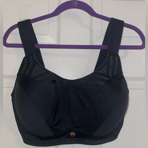Underwire sports bra